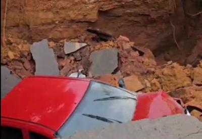 Três pessoas morrem em cratera formada em rodovia de Minas Gerais