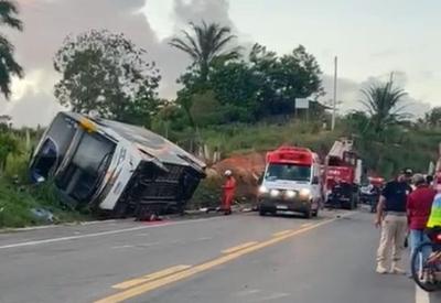 Imagens do tombamento de ônibus na Bahia contradizem versão do motorista