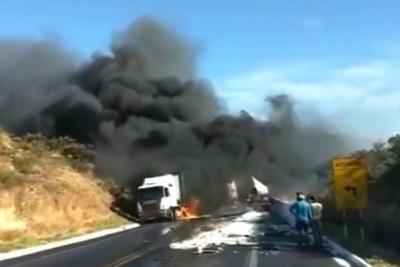 Acidente deixa nove mortos e 64 feridos em rodovia de MG