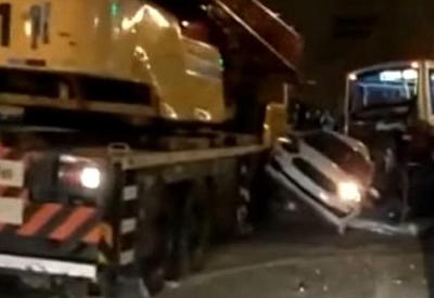 Acidente com caminhão deixa um morto e 11 feridos em Niterói (RJ)