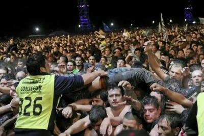 Acidente em show de rock deixa dois mortos e pelo menos 25 feridos