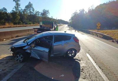 Criança de três anos morre em acidente de carro com sete ocupantes em Minas Gerais