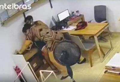 Vídeo: advogada reage a assalto e luta com ladrão no RJ