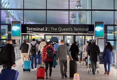 Aeroporto de Heathrow, em Londres, retoma operações após incêndio em subestação elétrica