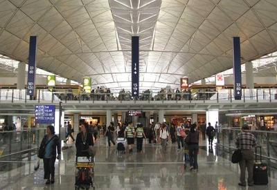 Hong Kong suspende voos de 150 países após surto de covid