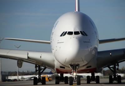 Aeroporto de Munique suspende voos após avistamentos de drones 