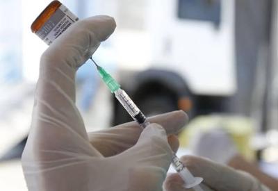 Rio anuncia vacinação de pessoas com 79 anos na próxima semana