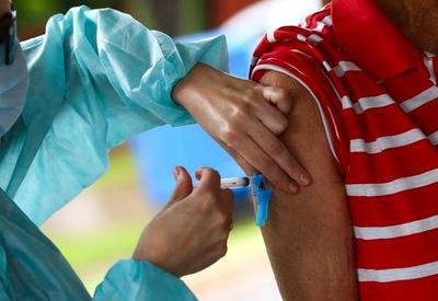 Promotoria de SP abre investigação contra fura-filas da vacina