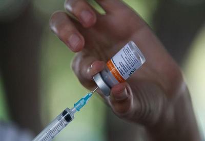 SP anuncia vacinação de pessoas a partir de 45 anos com comorbidades