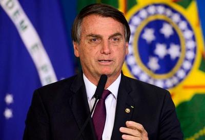 Bolsonaro sanciona mudança no orçamento para viabilizar Auxílio Brasil