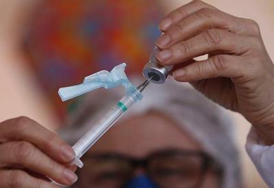 Oito capitais suspendem aplicação da vacina da covid por falta de estoque