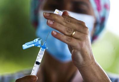 DF amplia vacinação contra covid para pessoas entre 50 e 52 anos