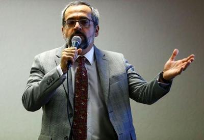 Vou votar no Bolsonaro por falta de alternativa, afirma Abraham Weintraub