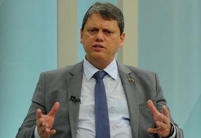 Tarcísio diz a jornalistas que alinhamento com Bolsonaro é absoluto