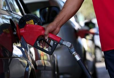 Preço médio da gasolina recua pela oitava semana consecutiva