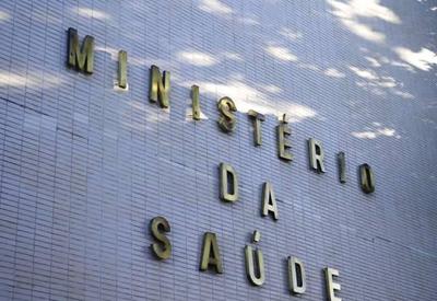 Ministério da Saúde rebate SP e diz que tem prazo maior para comprar as vacinas