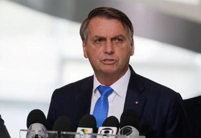 Forças Armadas estão dispostas a contribuir com vacinação, diz Bolsonaro