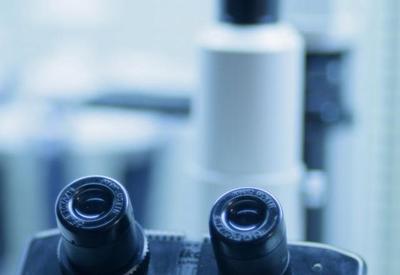 Laboratório anuncia desenvolvimento de remédio oral contra covid