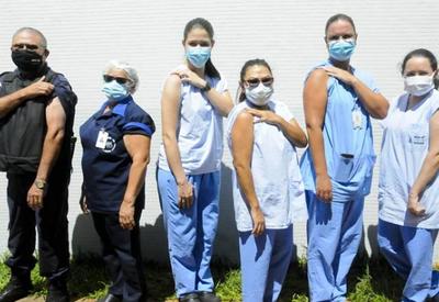 Ministério Público busca informações sobre "fura-filas" na vacinação