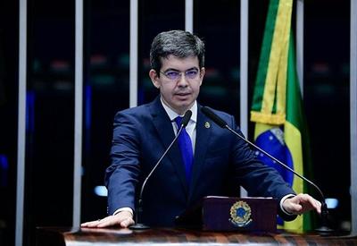 Randolfe diz que governo manterá posição sobre veto a emendas parlamentares