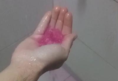 Água rosa em torneiras assusta moradores de Itu, no interior de Sâo Paulo