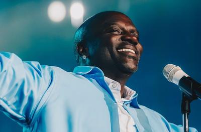 Rapper Akon é preso nos Estados Unidos por dirigir com carteira suspensa
