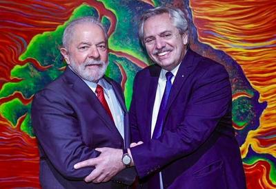 Presidente da Argentina viaja ao Brasil para reunião com Lula