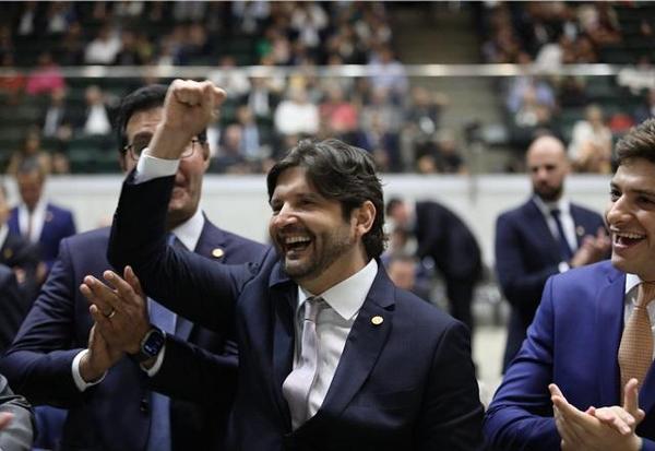 Imagem da notícia: André do Prado vai de novo aos EUA e apoio de Eduardo Bolsonaro deve ser anunciado até o fim da semana