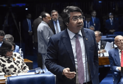 Senador é flagrado dirigindo com CNH vencida, ameaça PMs e tenta escapar de abordagem em SP
