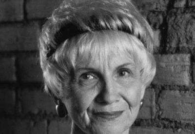 Morre a vencedora do Nobel de Literatura, Alice Munro 