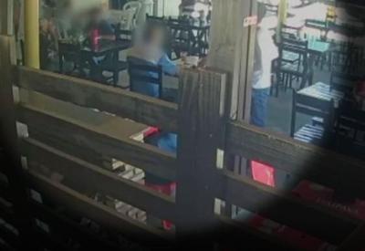 Vídeo: criminosos almoçam em restaurante e depois assaltam clientes