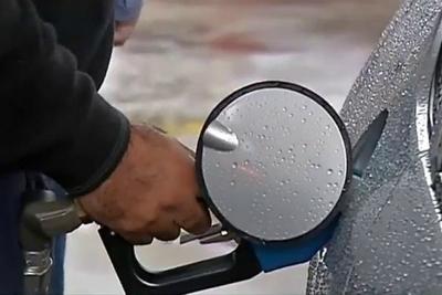 Alto preço da gasolina leva postos a aceitarem parcelamento