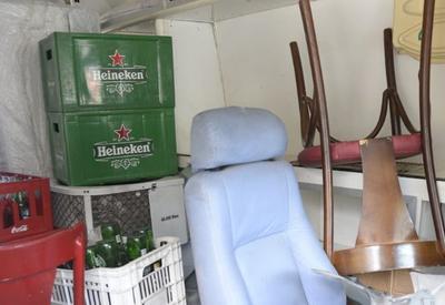 Ambulância é encontrada com caixas de cerveja dentro no Rio de Janeiro