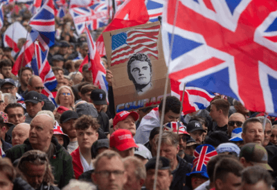 Mais de 100 mil marcham em Londres em protesto de direita liderado por Tommy Robinson