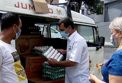 Comerciante faz sucesso vendendo ovos de forma especial em São Paulo