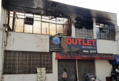 Incêndio destroi loja de roupas no centro de SP