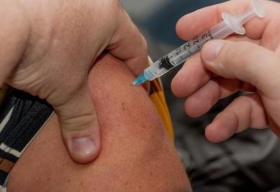 Covid-19: médicos defendem prioridade de vacinação para pacientes com câncer