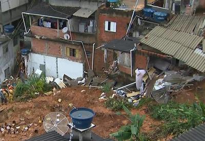Bombeiros retomam buscas em Franco da Rocha (SP)