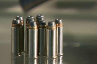 Armas, munições e remédios controlados são vendidos ilegalmente em SP