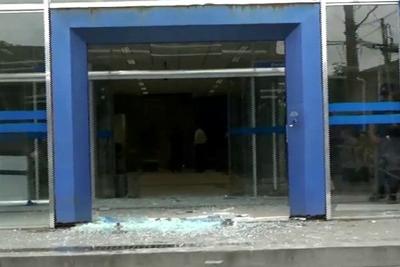 Assaltantes invadem banco em Cubatão e levam todo dinheiro do cofre