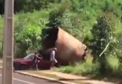 No Paraná, homens são presos após tentarem furtar tubo de zinco gigante