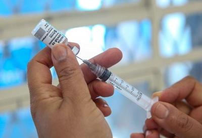 Covid-19: França suspende três mil profissionais de saúde por não se vacinarem