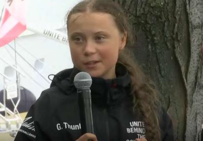 Ativista ambiental de 16 anos chega aos EUA em veleiro sustentável
