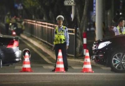 Insatisfeito com divórcio, homem atropela multidão e deixa aos menos 35 mortos na China