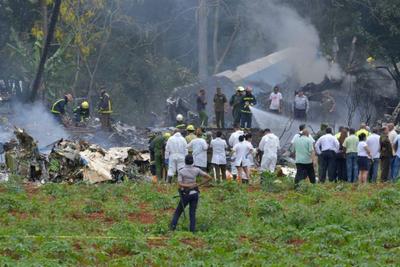 Avião com 113 pessoas a bordo cai logo após decolar em Havana