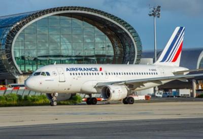 Dois pilotos da Air France  são suspensos após briga durante voo