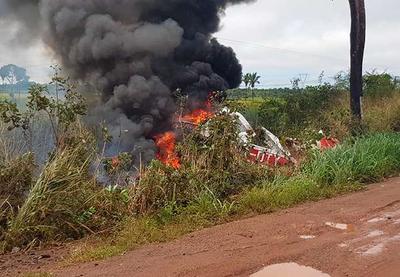 Avião de pequeno porte cai e explode no Maranhão
