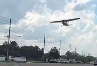 Piloto sobrevive à queda de avião em rodovia na Flórida (EUA)