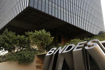 BNDES aprova R$ 4 bilhões em recursos para empresas afetadas por tarifaço dos EUA