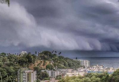 Frente fria à vista no Sul; alerta de chuva forte no Norte e Nordeste